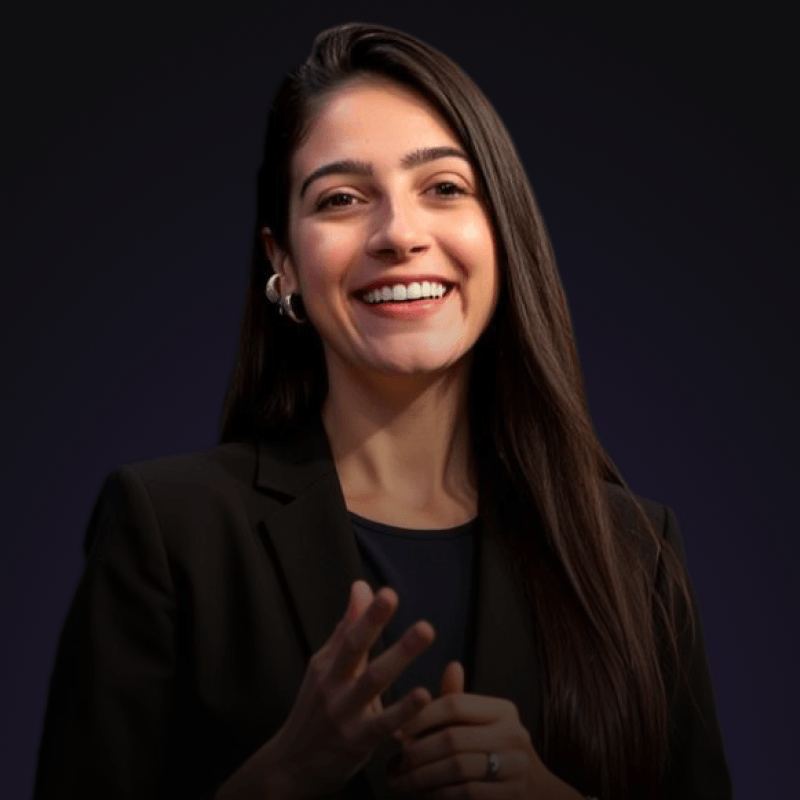 Thais  Luciani 