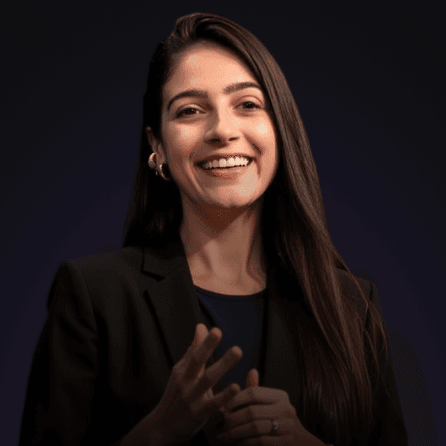 Thais  Luciani 