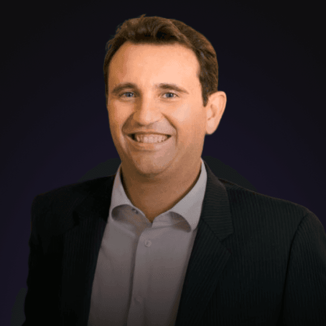 Marcio  Carvalho